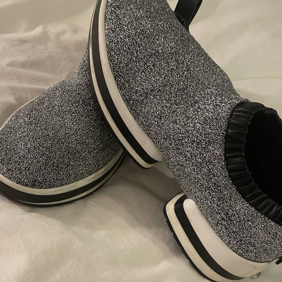 Stuart Weitzman fashion pull on sneaker - Picture 2 of 7